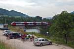 Whrend R 3626 von Kleinreifling nach Linz unterwegs ist, machen sich andere soeben zu einer Radtour im Ennstal bereit.