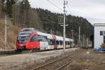 4024 121 fährt am 27.02.2017 in den Bahnhof Langenwang ein.