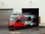 Besuch aus stereich, im Bombardier-Werk in Aachen steht 4124 031-8, ein Talent-Zweisystemtriebfahrzeug in einer Werkhalle.