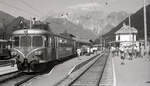 Montafonerbahn ET10 103 ist als Zug 8929 (Bludenz - Schruns) angekommen in Schruns am 09.07.1974. Mitgeführt wurde der Kurswagen Dortmund - Schruns. Scanbild 90205, Agfa Isopan IF.