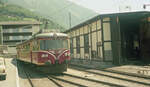 ET10 103 der Montafonerbahn wartet in Schruns neben der alten Werkstatt am 04.07.1974. Scanbild 90198, KodacolorII.