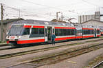 03.11.2002, Österreich, Eferding bei Linz, Triebzug 22 151 der Linzer Lokalbahn. Seit 2001 wird die Strecke von diesen Niederflurfahrzeugen vom Typ Stadler-GTW befahren, die die 1970 von der Kölner Verkehrs-Betrieben und 1987 von den Köln-Bonner Eisenbahnen übernommenen Fahrzeuge ersetzen. 