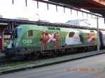 Die EM-Lnderlok 1116 264 (ehemalige Rotkreuz-Lok) ist soeben mit dem EC 32 'Allegro Stradivari' am Haken in Wien Sdbahnhof angekommen. Aufgenommen am 9.3.2008.