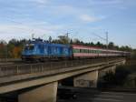 Die UEFA Lok 1116 080 berquert am 12.10.2008 mit EC 112 die A99 in Haar (bei Mnchen).