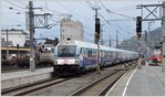 Railjet 661 nach Wien Flughafen erreicht Feldkirch mit der Ski Austria Ausrüstung. (09.04.2016)