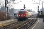 NLB 1110.505 am 26.November 2016 mit dem MAV-Nostalgia Sonderzug aus Budapest bei der Durchfahrt in der Hst. Speising.