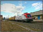 Werbe Taurus 1116 047 Wiener Stdtische fhrt mit einem Hackschnitzelleerzug von Zeltweg nach Summerau.
Zeltweg 15.2.2008