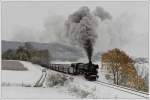 41.018, am 28.10.2012 als Epoche IV Maschine 042 018-2 beschriftet, mit dem umgleiteten Erzleerzug 48483 aufgenommen beim ES Holzleithen.