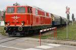 NLB 2143.56 am 02.September 2018 mit dem SR 16434 (Wien Praterstern - Zellerndorf - Laa/Thaya - Mistelbach) auf der EK mit der B45 bei der ehemaligen Haltestelle Alberndorf an der Pulkau.