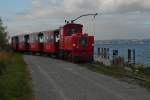 Die Rückfahrt beginnt diesel-elektrisch - Einige Minuten nach der Abfahrt wird die Oberleitung erreicht und die 1950 von der IRR (Internationale Rheinregulierung) in Betrieb genommene, von der