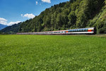 Nachschuss vom EC 164  Transalpin  (Graz Hbf - Zürich HB), mit dem SBB-Panoramawagen Apm 61 85 19 90 102-8 am Zugschluss. Zuglok war 1016 015-0.
Aufgenommen am 7.8.2016, nahe Mitterberghütten.