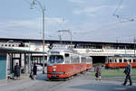 Wien: Die Wiener Straßenbahnen vor 50 Jahren: SL 16 (E1 4697 (SGP 1968)) II, Leopoldstadt, Praterstern am 29. August 1969. - Ab 1965 bis 1971 fuhr die 1911 eröffnete SL 16 zwischen Stadlau und Franz-Josefs-Kai, Stadtbahnstation Schottenring über Wagramer Straße, Reichsbrücke, Praterstern, Taborstraße, Marienbrücke und Franz-Josefs-Kai. Die Linie wurde am 3. September 1971 eingestellt. - Scan eines Diapositivs. Film: Kodak Ektachrome. Kamera: Canon Canonet QL28. 