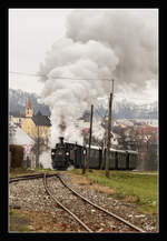 Dampflok 298.102 fährt auf der Steyrtalbahn mit einem Weihnachtszug von Steyr nach Grünburg.