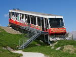 Wagen 2 der ehemaligen Standseilbahn von Ellmau zum Hartkaiser (Hartkaiserbahn), als Denkmal an der Bergstation; 20.06.2018  