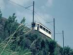 Pöstlingbergbahn Linz__Tw  auf Talfahrt auf dem 'Hohen Damm'__28-07-1975
