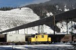 Am 15.Januar 2010 erwischten wir diese seltsame Lok kurz nach dem Bahnhof von Hochfilzen. Auf den Seiten befand sich folgende Beschriftung:
WINDHOFF - Bahn- und Anlagentechnik GmbH, Tele Trac, RW 120 DH.