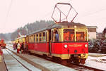 09. Dezember 1990, die traditionelle Nikolausfahrt der SVB hat zahlreiche Besuche zum Oberndorfer Weihnachtsmarkt und zur Stille-Nacht-Kapelle gebracht. Der Historische Dreierzug mit ET 6 und ET 32 fährt jetzt weiter nach Lamprechtshausen.