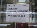 Zuglaufschild des D 211 nach Vinkovci am 13.2.2015. Zu erkennen ist hier, dass bei der Zuggattung ein Fehler unterlaufen ist da statt  D  hier  EC  aufgedruckt ist.