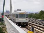 Ein U2-Zug fhrt ber die Donaustadtbrcke - 27.08.2012