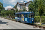 Strassenbahn Gmunden am 24. Juli 2018: Triebwagen GM 10 in der Alois-Kaltenbrunner-Strasse.
