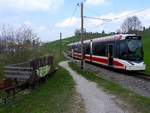 Traunseetram, Stadler Tramlink-130 im Bereich  Kerschbaumer-Reib  der alten Pferdeeisenbahn-Trasse Budweis-Gmunden; 190412