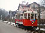 Tw.5 fährt die 96 Promille steile Kaltenbrunnerstraße bergab in Richtung Franz Josefsplatz.