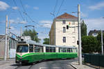 Am 21.05.2017 fand die Fotofahrt  letzte Fahrt  in Graz statt, hier ein wetieres Fotomotiv mit TW 530 als Linie 1 in der Kruezung Asperngasse/Laudongasse. 