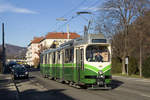 Am 6. Dezember 2017 ist TW 509 auf der Linie 4 unterwegs, hier zu sehen in der Theodor-Körner-Straße. 