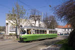 Am 8. April 2010 ist TW 292 als Linie 4 in Richtung Liebenau bei der Keplerbrücke unterwegs.