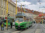 Graz. Am 06.04.2021 ist TW 505 der Graz Linien zu Schulungszwecken am Jakominiplatz unterwegs.