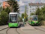 Graz. Variobahn 202 steht hier mit TW 605 am 03.05.2021 in der Laudongasse.
