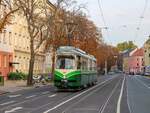 Graz. TW 510 der Graz Linien fährt hier am 19.10.2021 über den Schönaugürtel.