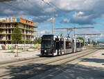 Graz. Die Variobahn 221 der Graz Linien ist seit Frühjahr 2022 mit einer auffälligen Vollwerbung für den SK Sturm unterwegs. Die Garnitur konnte ich am 12.09.2022 als Linie 4 am neuen Jochen-Rindt-Platz, kurz vor der neuen Endstation Reininghaus fotografieren.