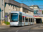 Graz. Variobahn 219 ist hier am 20.08.2023 als Linie 6 bei der Köflacher Gasse zu sehen.