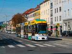 Graz. Wie jedes Jahr findet Mitte September das Aufsteirern statt, das größte Volkskulturfest in Österreich. Durch die Sperre der Innenstadt, kommt es dadurch zu Sonderlinien, eine davon ist die Linie 1/5, auf welcher hier Cityrunner 657 am Schönaugürtel unterwegs ist.