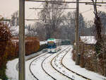 Graz. Den 2. Schnee in der Saison 2023/24 gab es in der Nacht auf den 06.12.2023. Den morgen nach dem Schneefall nutze ich für einige Schneefotos; hier ist Cityrunner 653 als Linie 1 im Mariatrostertal bei St. Johann zu sehen.