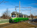 Graz. Der Triebwagen 504 der Graz Linien, ist hier am 16.01.2024 als Linie 4 in Liebenau zu sehen.