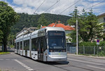 Seit 02.07.2016 werden auch Variobahnen ganztägig auf der Linie 1 (Eggenberg -Jakominiplatz) eingesetzt da der Abschnitt Jakominiplatz - Mariatrost derzeit wegen Bauarbeiten gesperrt ist. 

Variobahn 215 als Linie 1 in der Georgigasse beim Schloß Eggenberg, 04.07.2016. 