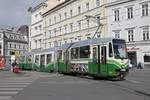 Triebwagen 609 ist am 1.03.2017 auf der Linie 6 unterwegs und ist am Dietrichsteinplatz zu sehen.