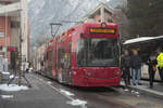 TW 315 (Bombardier Flexity Outlook C) absolviert eine Publikumsfahrt zur Einweihung der Straßenbahnerweiterung in Innsbruck Richtung Westen, hier an der Endhaltestelle Peerhofsiedlung. Am Tag des Fotos am 5.12.2017 wurde der Regelverkehr jedoch noch mit Gelenksbussen bewerkstelligt.