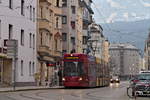 Innsbruck: Tw. 304 als Linie 3 noch an der Hst. Defreggerstraße, bevor dieser Streckenabschnitt zugunsten einer direkten Führung über die Amraser Straße aufgegeben wurde. Aufgenommen 2.3.2018.
