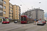 Innsbruck: Tw. 316 als Linie 3 noch an der Hst. Roseggerstraße, bevor dieser Streckenabschnitt zugunsten einer direkten Führung über die Amraser Straße aufgegeben wurde. Aufgenommen 2.3.2018.