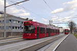 Innsbruck: Tw. 323 und Tw. 311 der Linie 3 an der Haltestelle Lohbachsiedlung Ost. Aufgenommen 3.12.2018.