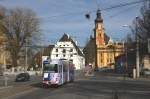 Innsbruck - IVB/Linie 1 - Tw 38 erreicht am 18.03.2009 die Hst. Stubaitalbahnhof, die nach rechts abzweigenden Gleise fhren in den Betriebshof und zur Strecke der Stubaitalbahn. Im Hintergrund das Stift Wilten.