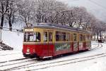 Der ex-Hagener Tw 84 der Innsbrucker Straßenbahn steht im Januar 1980 abfahrbereit zur Hungerburgbahn im Bergiselbahnhof.