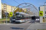 Linz AG 063 verlt am 22.10.11 den neuerffneten Tunnel der Linie 3 nahe der Haltestelle Untergaumberg