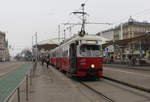 Wien Wiener Linien SL 6 (E1 4519 + c3 1222) Neubaugürtel / Urban-Loritz-Platz (Hst. Burggasse / Stadthalle (Ausstiegstelle)) am 17. Februar 2017.