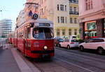 Wien Wiener Linien: Eine E1+c3-Garnitur (E1 4520 + c3 1211) auf der SL O erreicht am Vormittag des 11.