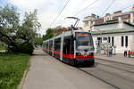 Wien Wiener Linien SL 6 (B 639) VI, Mariahilf, Linke Wienzeile (Hst. Margaretengürtel) am 11. Mai 2017.