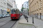 Wien Wiener Linien SL 5 (c4 1360 + E1 4539) VIII, Josefstadt, Skodagasse (Hst. Florianigasse) am 28. Juni 2017.